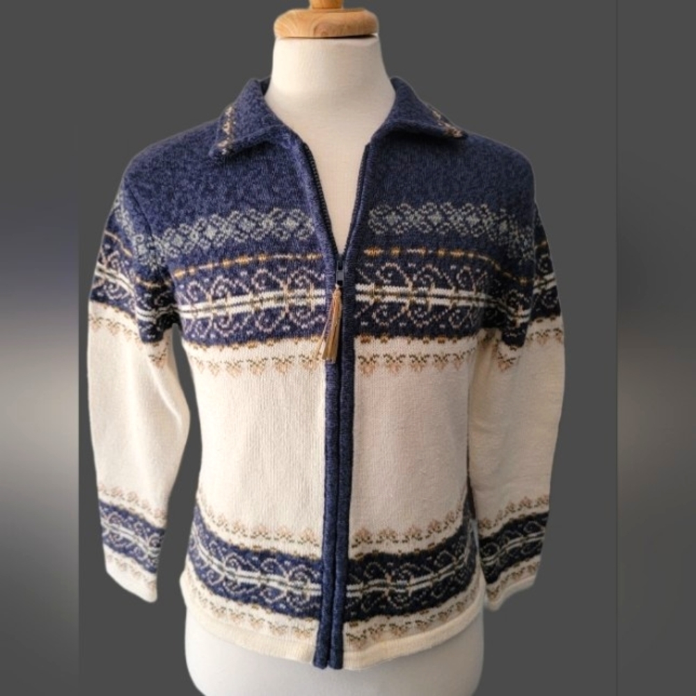 Tiara International ♡ Blue, Tan & White ♡ FairIsle knitting ♡ Zip-Up Cardigan ♡
